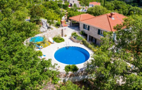 Villa Kate - outdoor pool, 4 bedrooms, free parking
